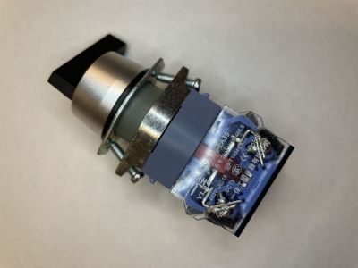 YIJIA YJ139-LA39 LA39 ROTARY 2 POSITION INDUSTRIAL AUTOMATION SWITCH LEVER TYPE NORMALLY OPEN AND NORMALLY CLOSED SET OF CONTATS 10A 240VAC