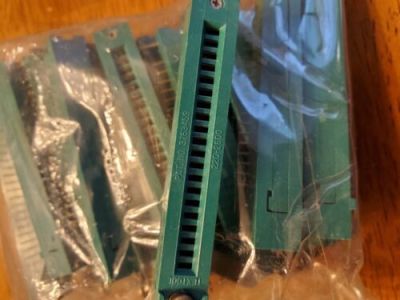 20 PIN ZERO INSERTION FORCE IC SOCKET ZIF, SINGLE INLINE 3M 2600M 220-2600