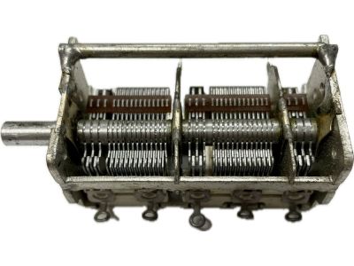 Air Variable Capacitor 5-20pf x 3 gang and 5-330 x 2 gang. 5 Taps Total. Measures 35mm x 30mm x 62mm