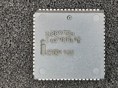 MicroController, 16-Bit, 68 Pin, Plastic, PLCC Date/Lot Code L6270561E