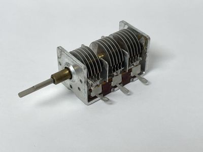 Alps Air Variable Capacitor 8-20pf x 3 gang, Measures 33mm x 29mm x 85mm