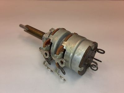 Dual Gang Potentiometer 1M 1 Meg Linear, Dual Shaft 1/4 & 1/8 inch, 1-1/4 inch Total Shaft Length Mallory M32033-1REVD, 235945 Switch Ratings 6A 125 VAC, 2A 125 VDC
