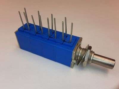 FOUR 4 SECTION PC Mount 5,000 Ohm Potentiometer, 1/4 inch Shaft 1/2 inch Long BOURNS 81A4CB28AA0177 5K/5K/5K/5K 7720B